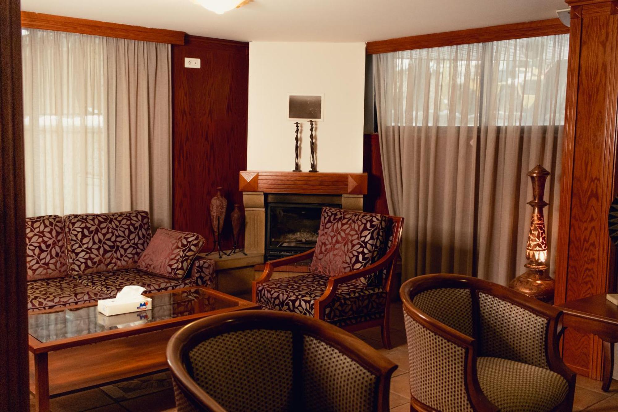 Merab Hotel Fārayyā Esterno foto