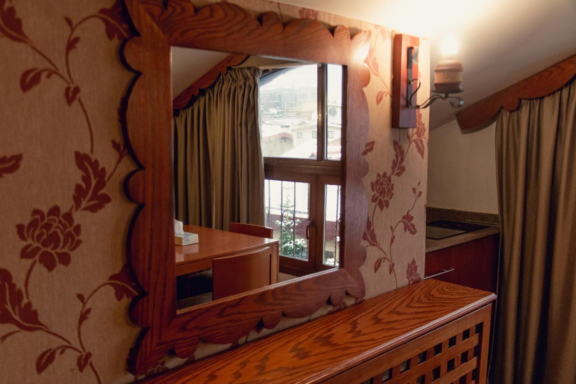 Merab Hotel Fārayyā Esterno foto