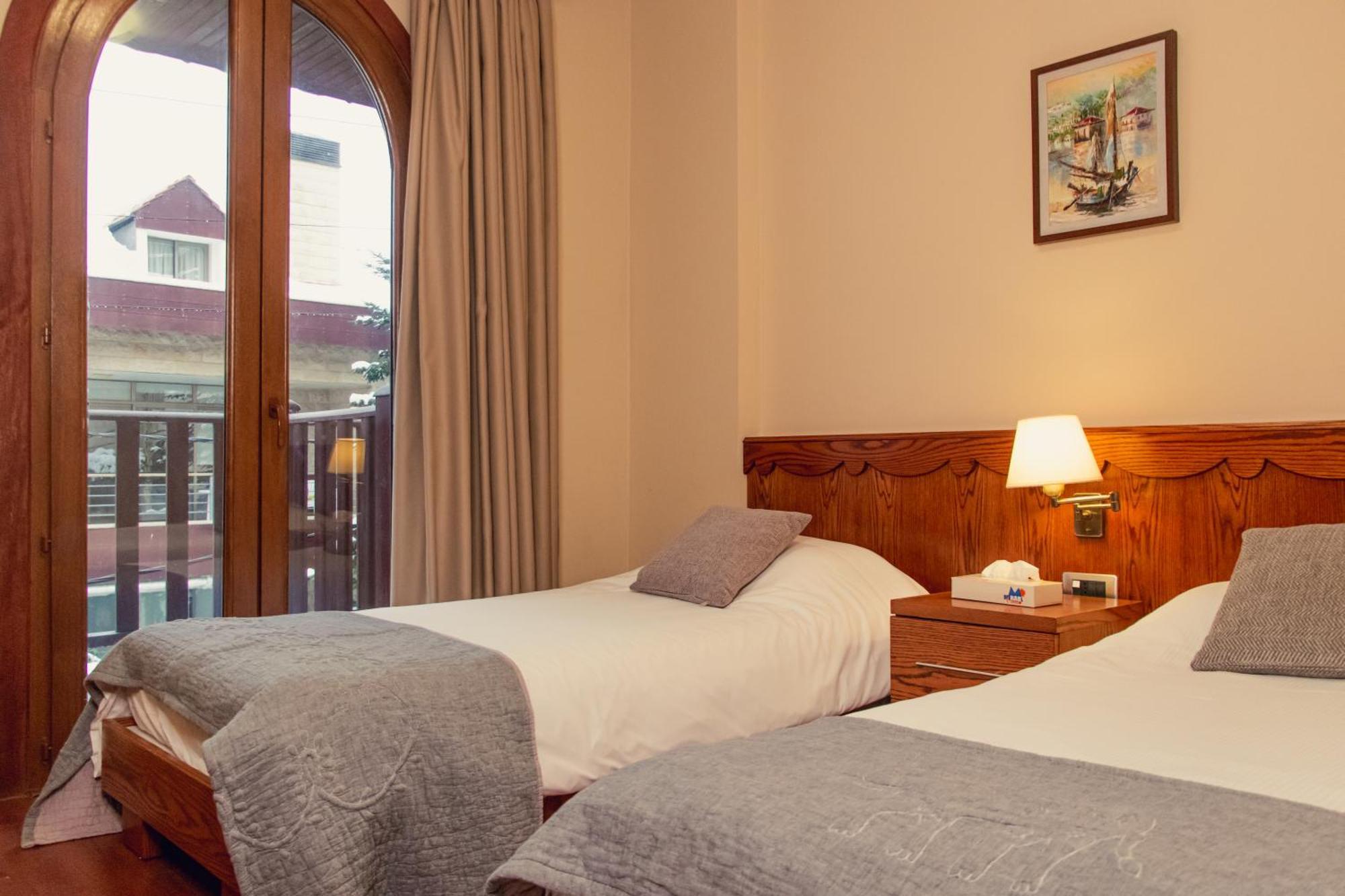Merab Hotel Fārayyā Esterno foto